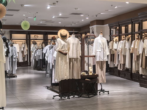 夏季款漢服迎來(lái)熱銷(xiāo) 解鎖混搭防曬新穿法